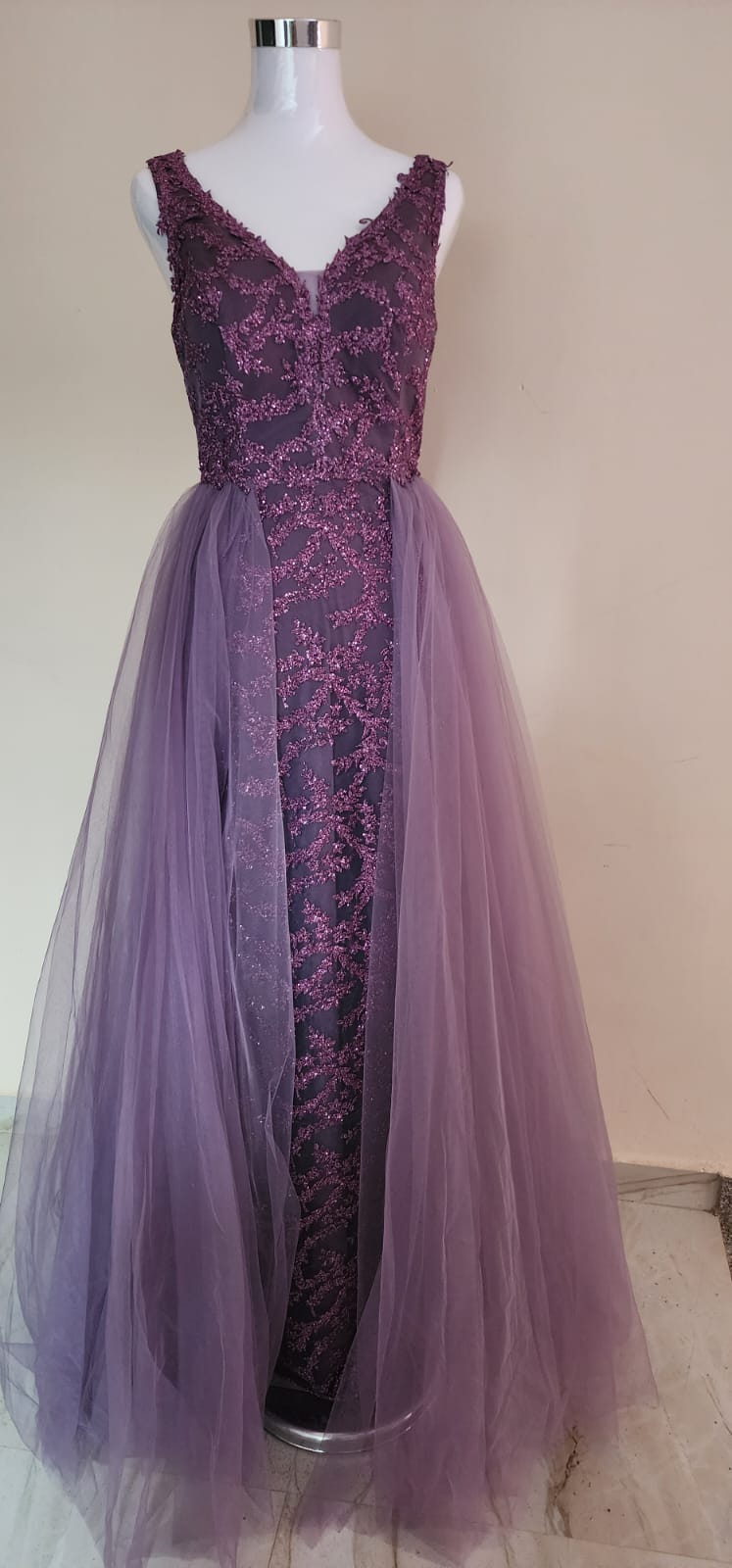 فستان سهرة ستريت مع ذيل نفاش بدون فتحات جانبية R0250