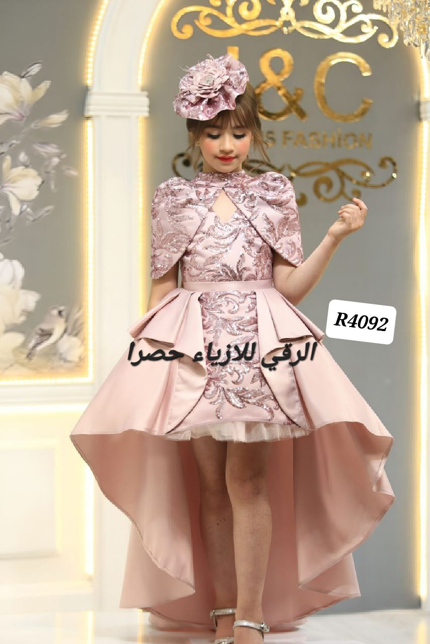 فستان بناتي مع ذيل R4092