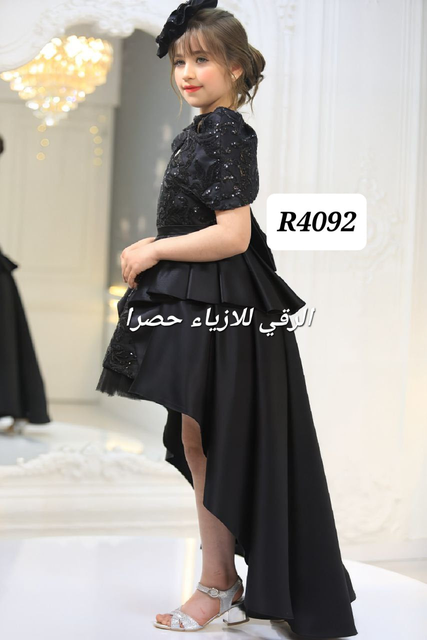 فستان بناتي مع ذيل R4092